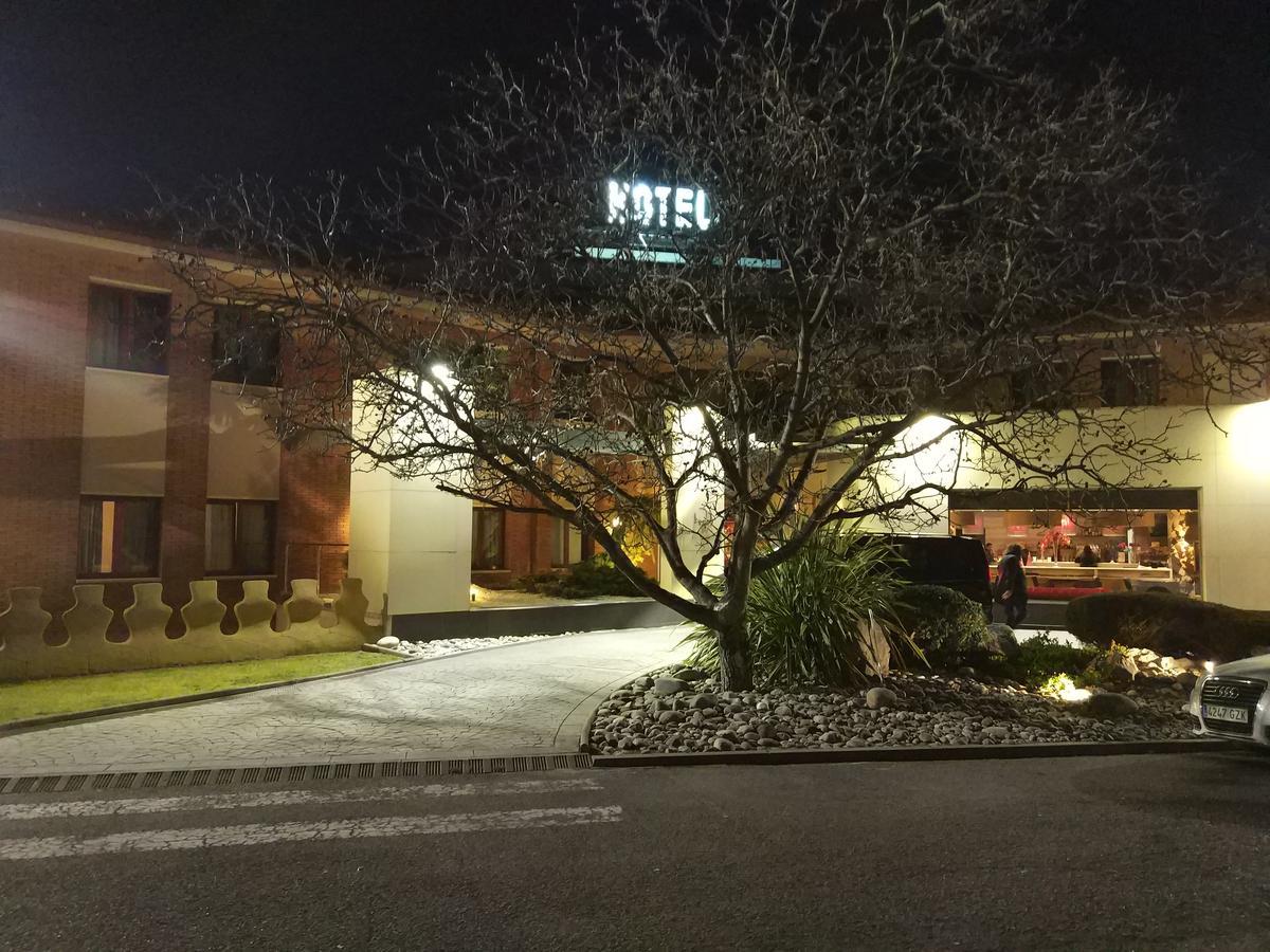 Hotel Els Noguers Манреса Экстерьер фото